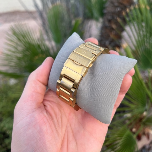 Nixon 42-20 Gold chronograph watch - Picture 2 of 3